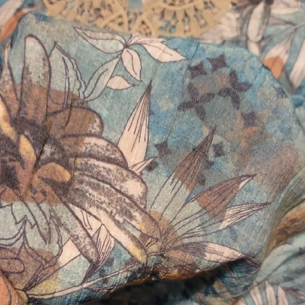 Spense Blue Floral Blouse with Lace Trim - Picture 5 of 6